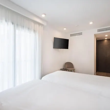The Orange House Boutique And Upstairs Rooftop Bar Center Of 100m From The