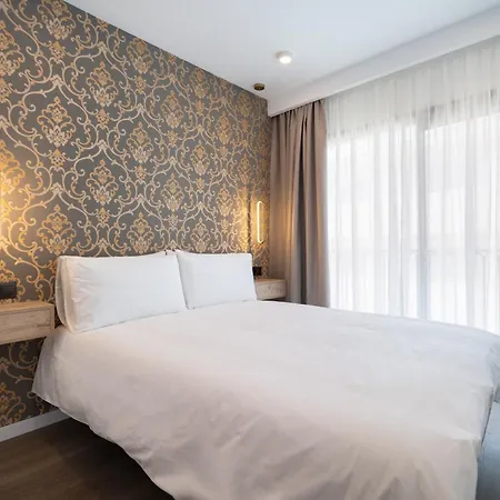 The Orange House Boutique And Upstairs Rooftop Bar Center Of 100m From The 3* La Cala De Mijas
