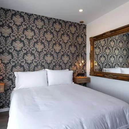 The Orange House Boutique And Upstairs Rooftop Bar Center Of 100m From The Hotel 3*