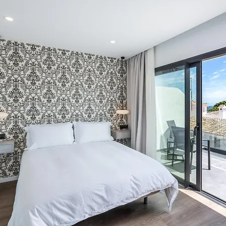 The Orange House Boutique And Upstairs Rooftop Bar Center Of 100m From The 3* La Cala De Mijas