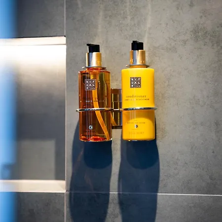 The Orange House Boutique And Upstairs Rooftop Bar Center Of 100m From The