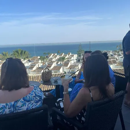 The Orange House Boutique And Upstairs Rooftop Bar Center Of 100m From The فندق