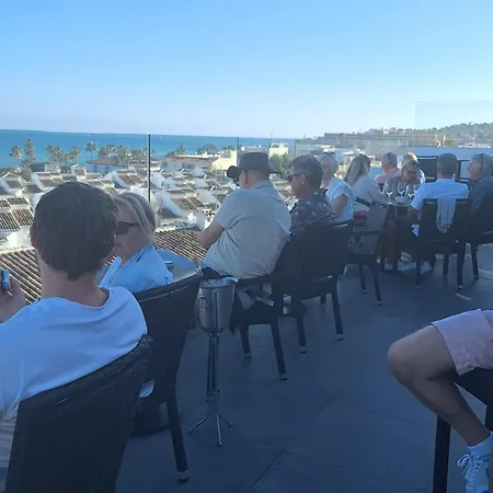 فندق The Orange House Boutique And Upstairs Rooftop Bar Center Of 100m From The